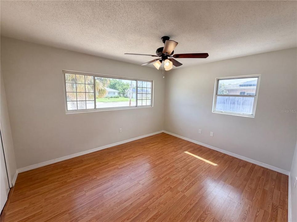 En Venta: $232,000 (3 camas, 2 baños, 1403 Pies cuadrados)