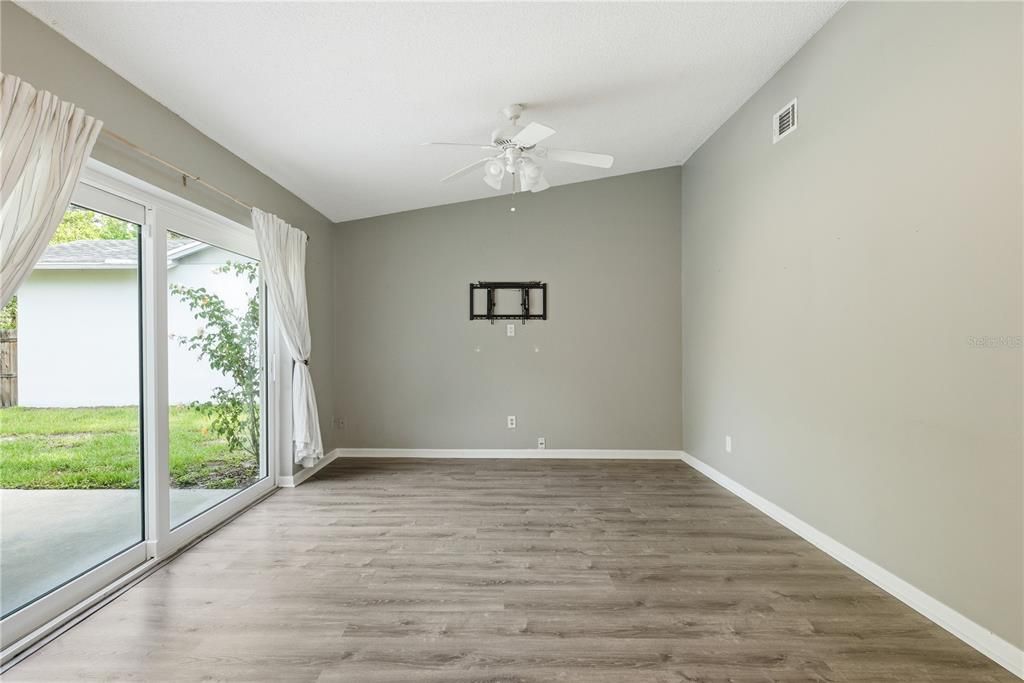For Rent: $2,600 (3 beds, 2 baths, 1245 Square Feet)