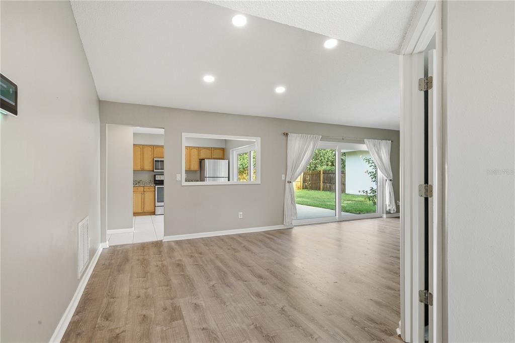 For Rent: $2,600 (3 beds, 2 baths, 1245 Square Feet)