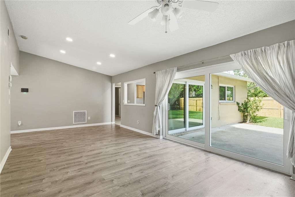 For Rent: $2,600 (3 beds, 2 baths, 1245 Square Feet)