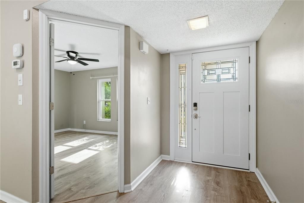 For Rent: $2,600 (3 beds, 2 baths, 1245 Square Feet)