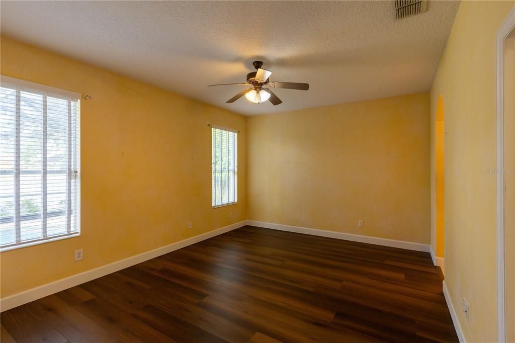 Activo con contrato: $650,000 (4 camas, 3 baños, 2192 Pies cuadrados)