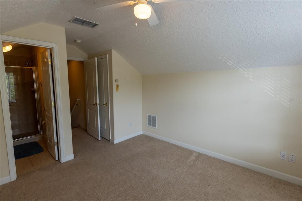 Activo con contrato: $650,000 (4 camas, 3 baños, 2192 Pies cuadrados)