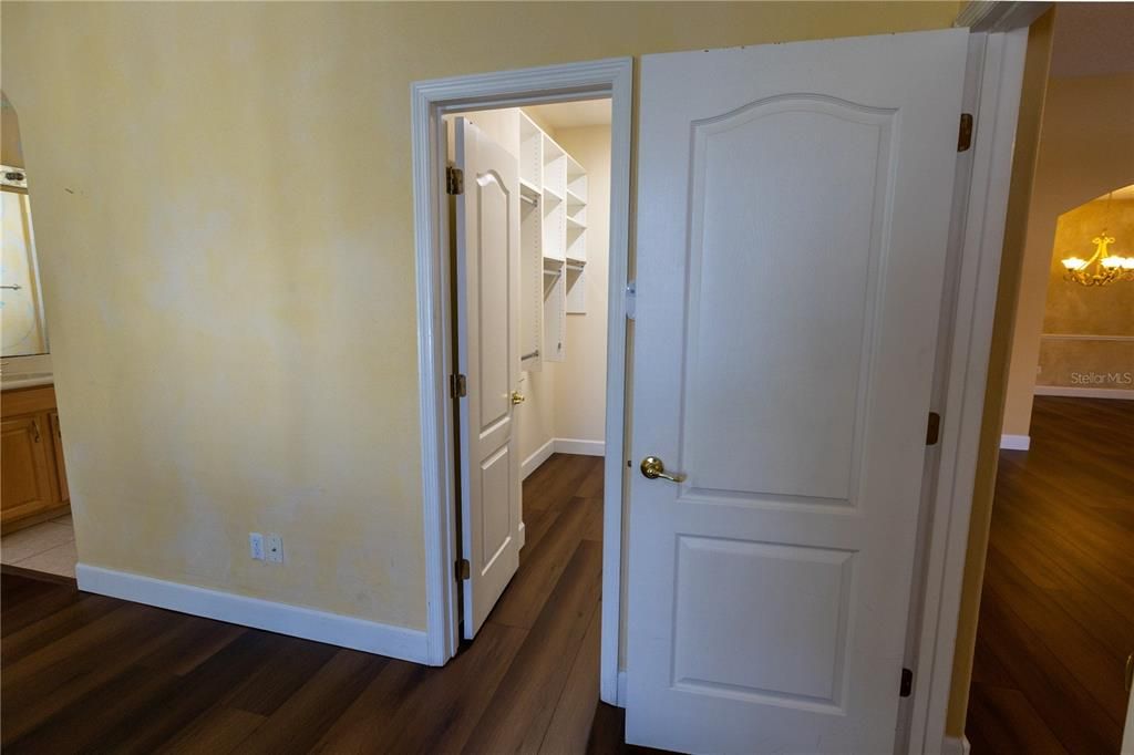Activo con contrato: $650,000 (4 camas, 3 baños, 2192 Pies cuadrados)