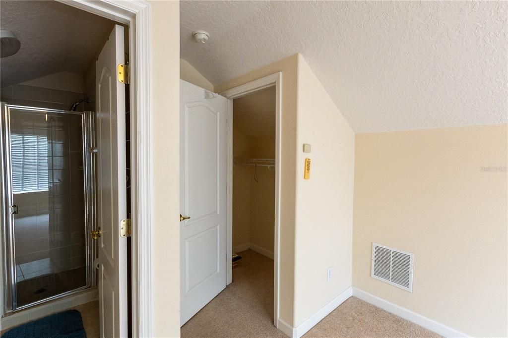 Activo con contrato: $650,000 (4 camas, 3 baños, 2192 Pies cuadrados)
