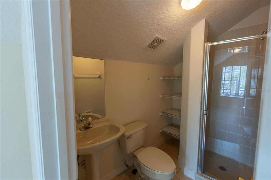 Activo con contrato: $650,000 (4 camas, 3 baños, 2192 Pies cuadrados)