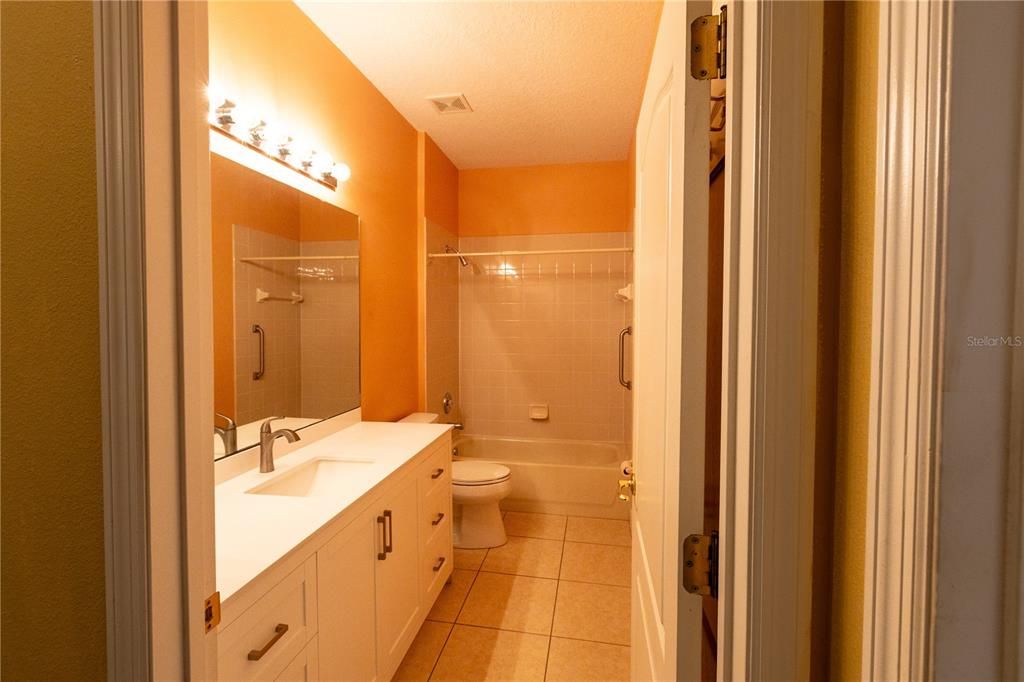 Activo con contrato: $650,000 (4 camas, 3 baños, 2192 Pies cuadrados)