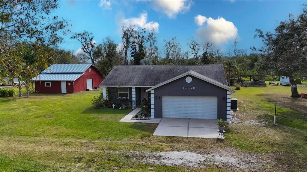 En Venta: $3,700,777 (15.03 acres)