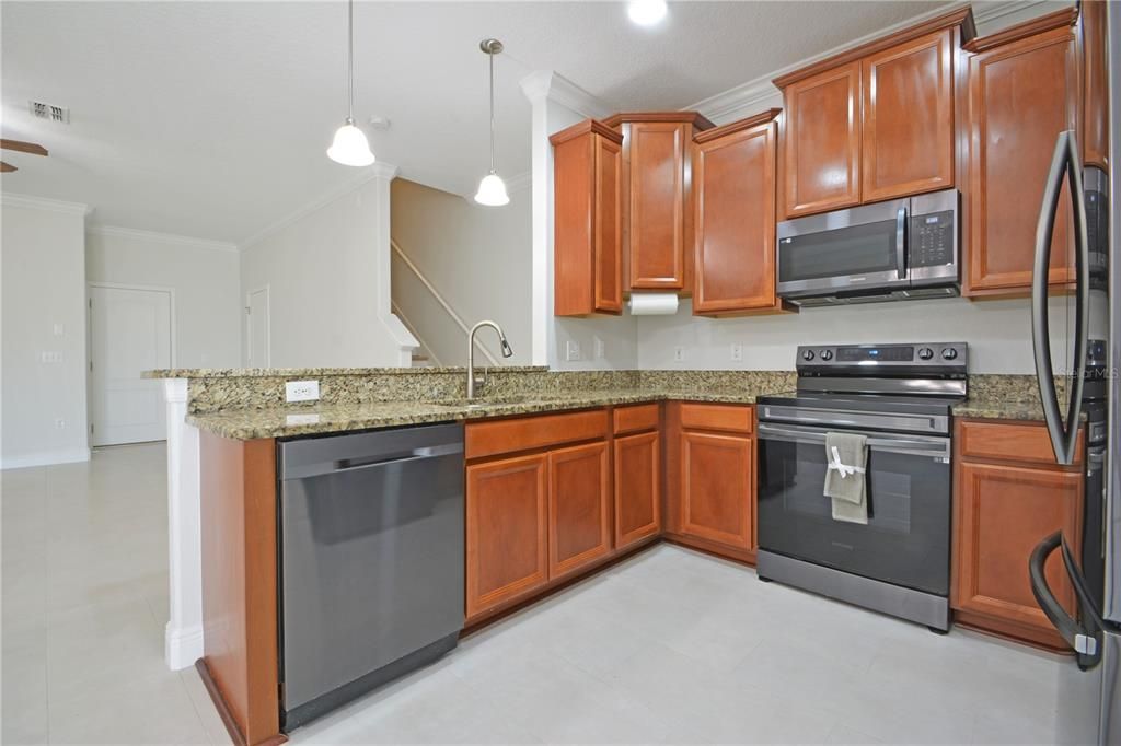 For Rent: $2,200 (3 beds, 2 baths, 1666 Square Feet)