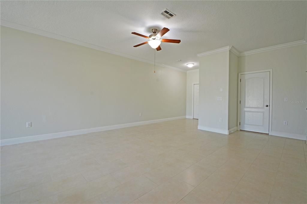 For Rent: $2,200 (3 beds, 2 baths, 1666 Square Feet)
