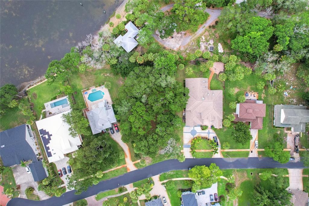 На продажу: $425,000 (0.48 acres)