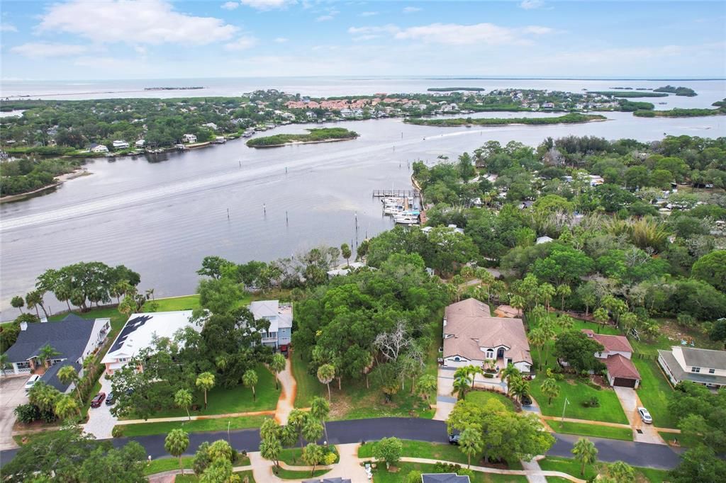 На продажу: $425,000 (0.48 acres)
