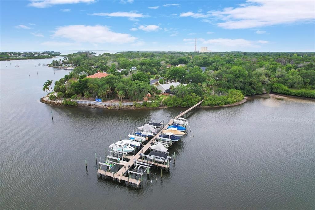 На продажу: $425,000 (0.48 acres)