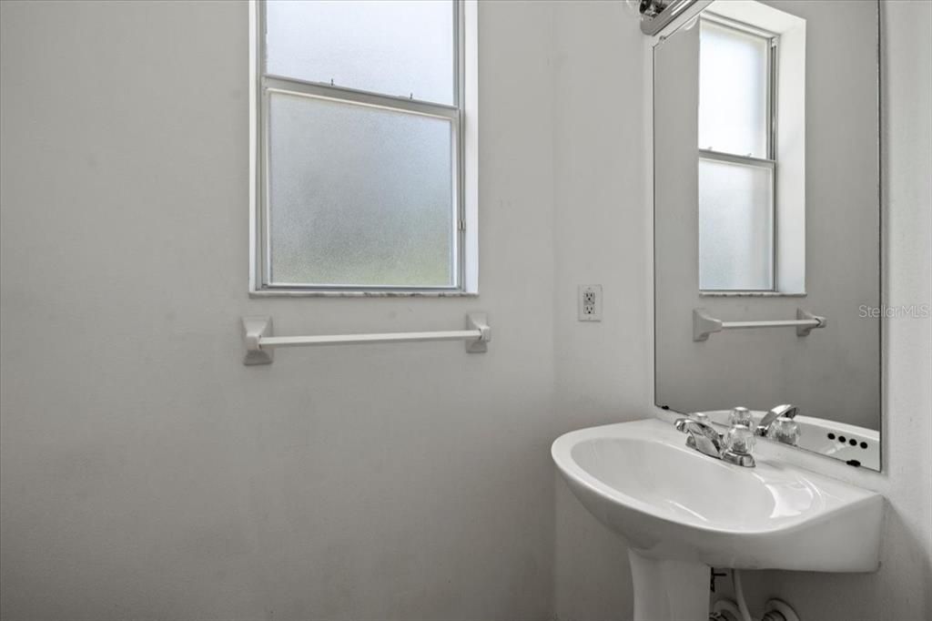 For Rent: $2,250 (4 beds, 2 baths, 2538 Square Feet)