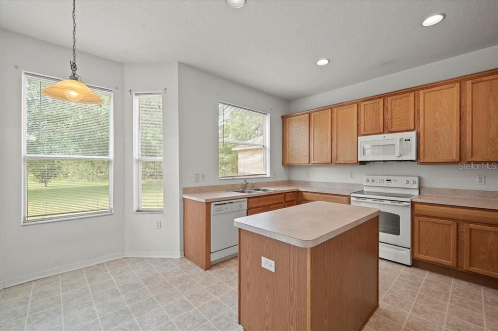 For Rent: $2,250 (4 beds, 2 baths, 2538 Square Feet)