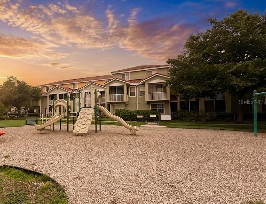 For Sale: $354,000 (3 beds, 3 baths, 1559 Square Feet)