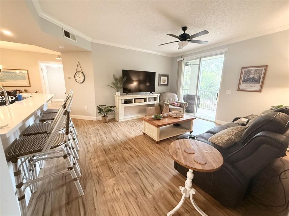 For Sale: $354,000 (3 beds, 3 baths, 1559 Square Feet)