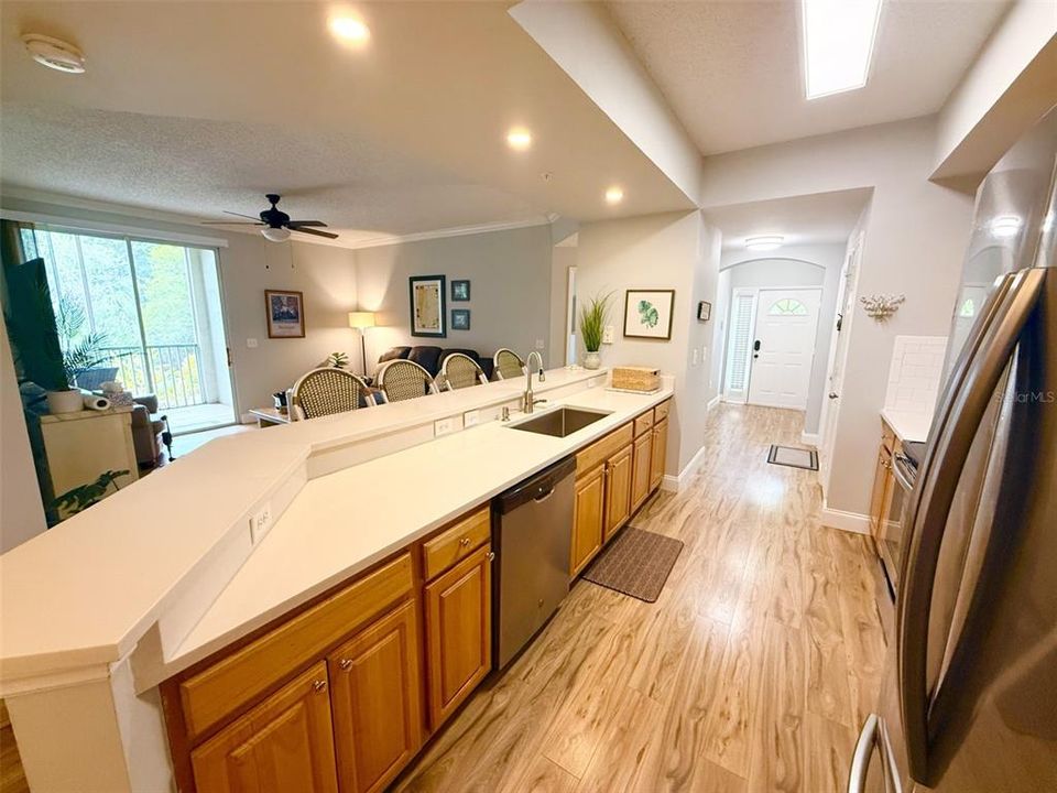 For Sale: $354,000 (3 beds, 3 baths, 1559 Square Feet)