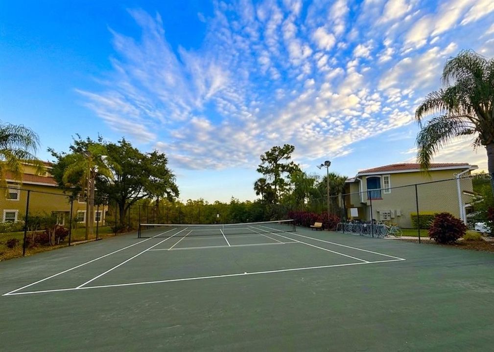 For Sale: $354,000 (3 beds, 3 baths, 1559 Square Feet)