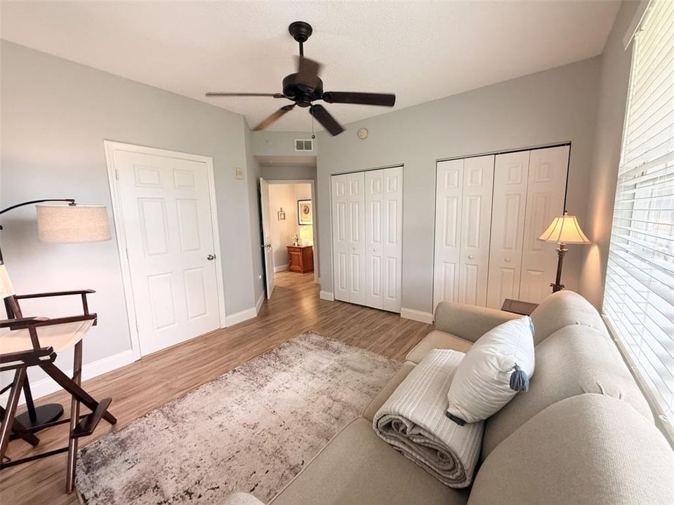 For Sale: $354,000 (3 beds, 3 baths, 1559 Square Feet)