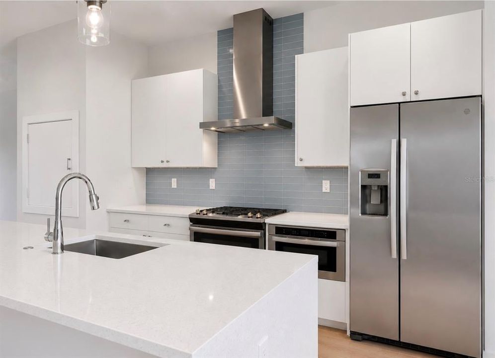 En Venta: $805,000 (3 camas, 3 baños, 2202 Pies cuadrados)