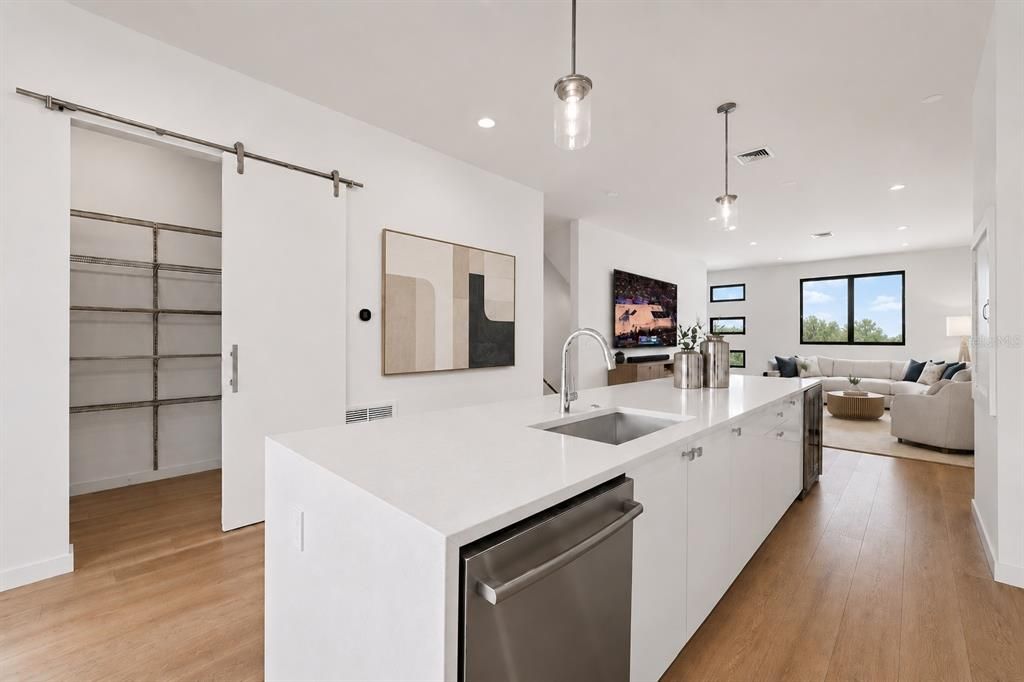 En Venta: $805,000 (3 camas, 3 baños, 2202 Pies cuadrados)