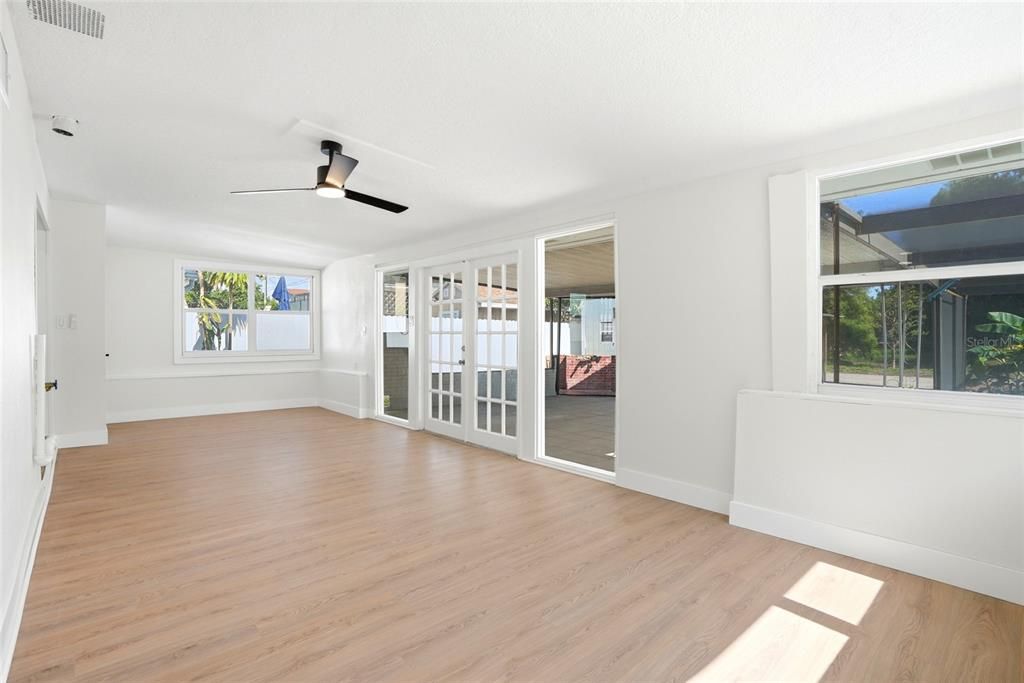 For Sale: $499,999 (3 beds, 2 baths, 1283 Square Feet)