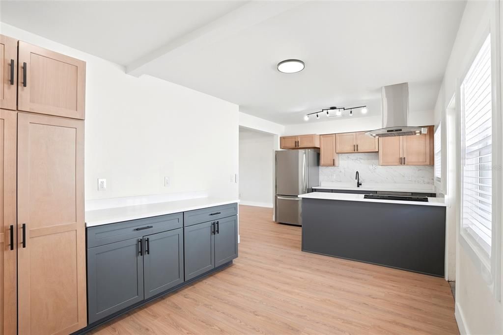 For Sale: $499,999 (3 beds, 2 baths, 1283 Square Feet)
