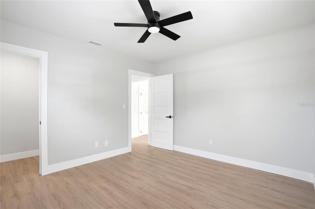 For Sale: $499,999 (3 beds, 2 baths, 1283 Square Feet)