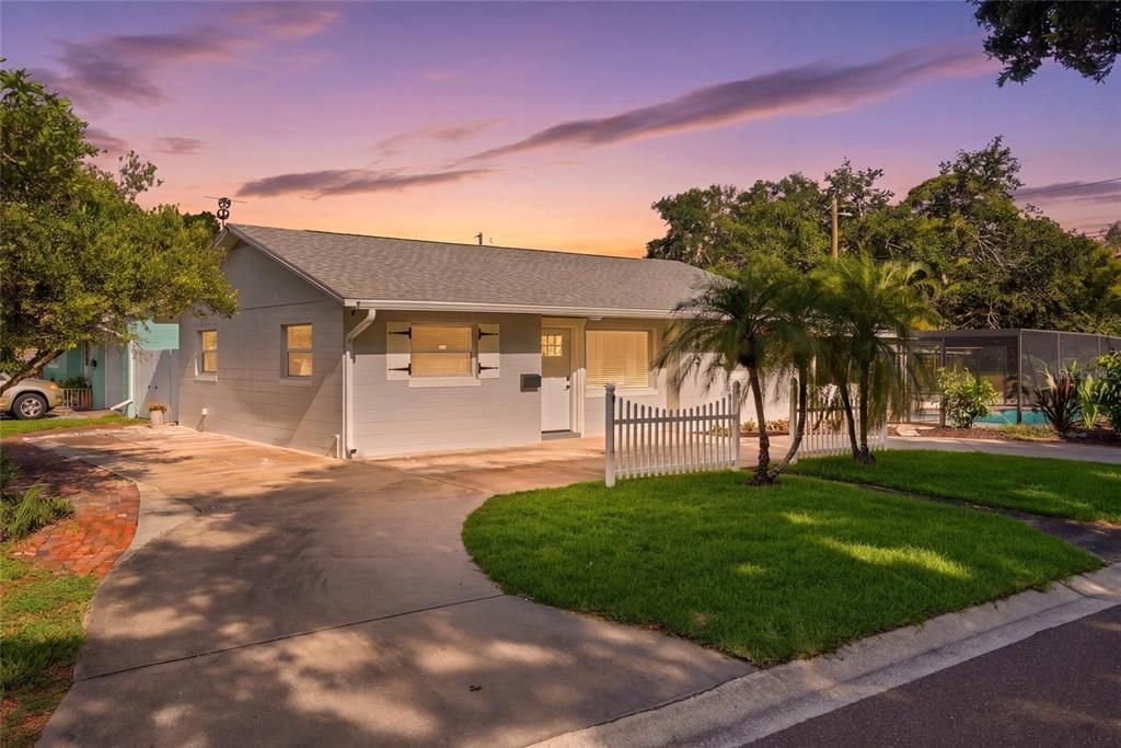 For Sale: $499,999 (3 beds, 2 baths, 1283 Square Feet)