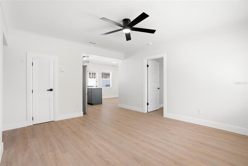 For Sale: $499,999 (3 beds, 2 baths, 1283 Square Feet)