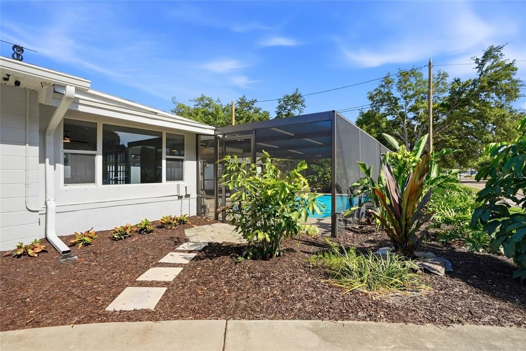 For Sale: $499,999 (3 beds, 2 baths, 1283 Square Feet)