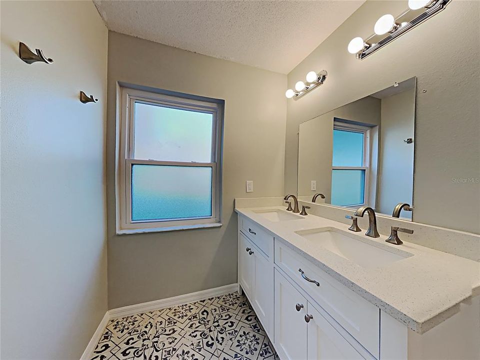 For Rent: $2,250 (3 beds, 2 baths, 1351 Square Feet)