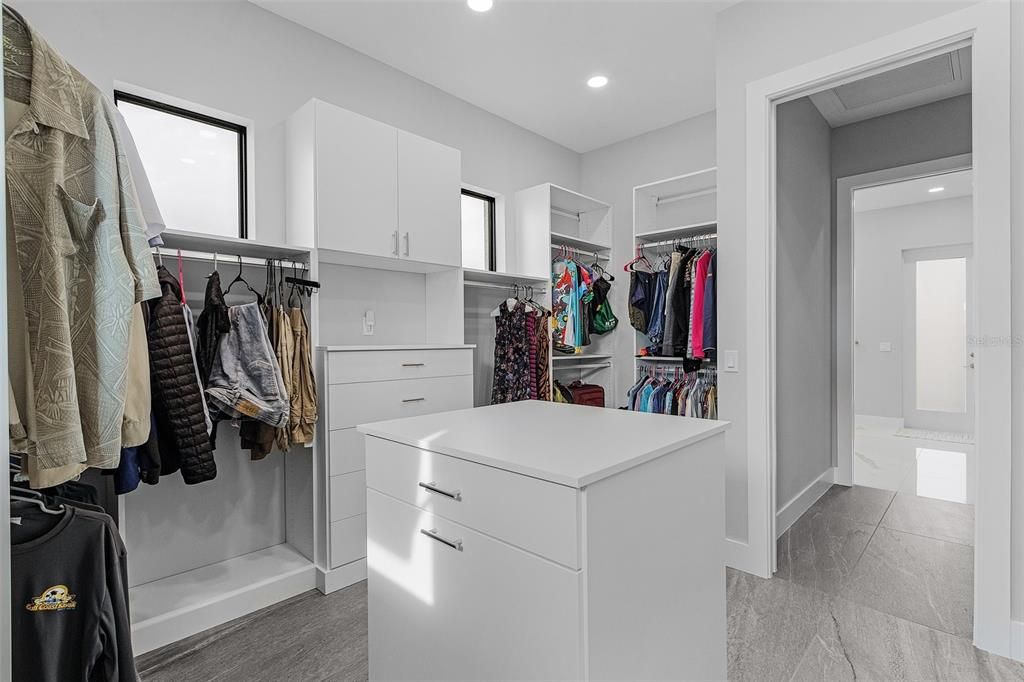 For Sale: $1,649,900 (2 beds, 3 baths, 3138 Square Feet)