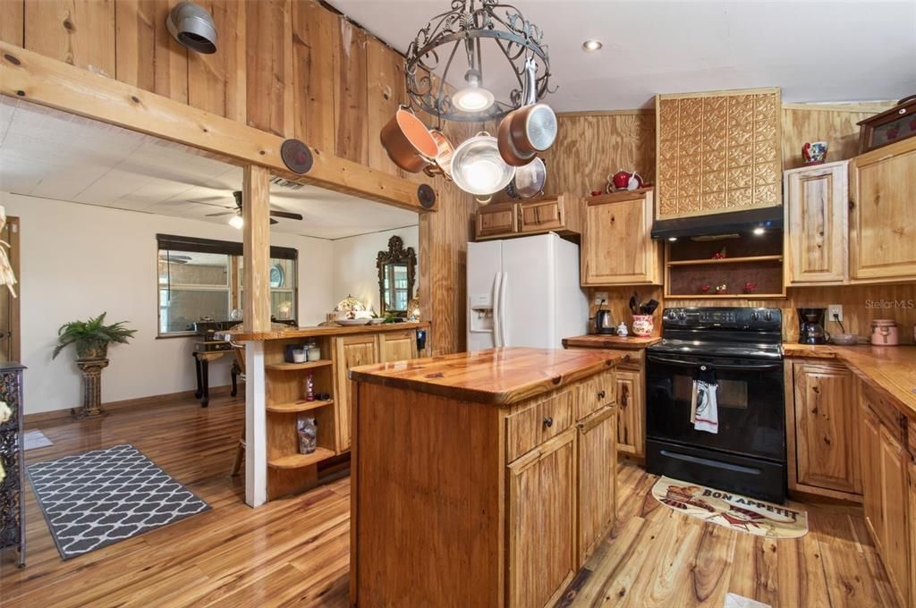 For Sale: $249,500 (3 beds, 2 baths, 1797 Square Feet)