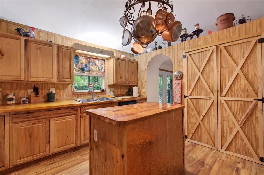 For Sale: $249,500 (3 beds, 2 baths, 1797 Square Feet)