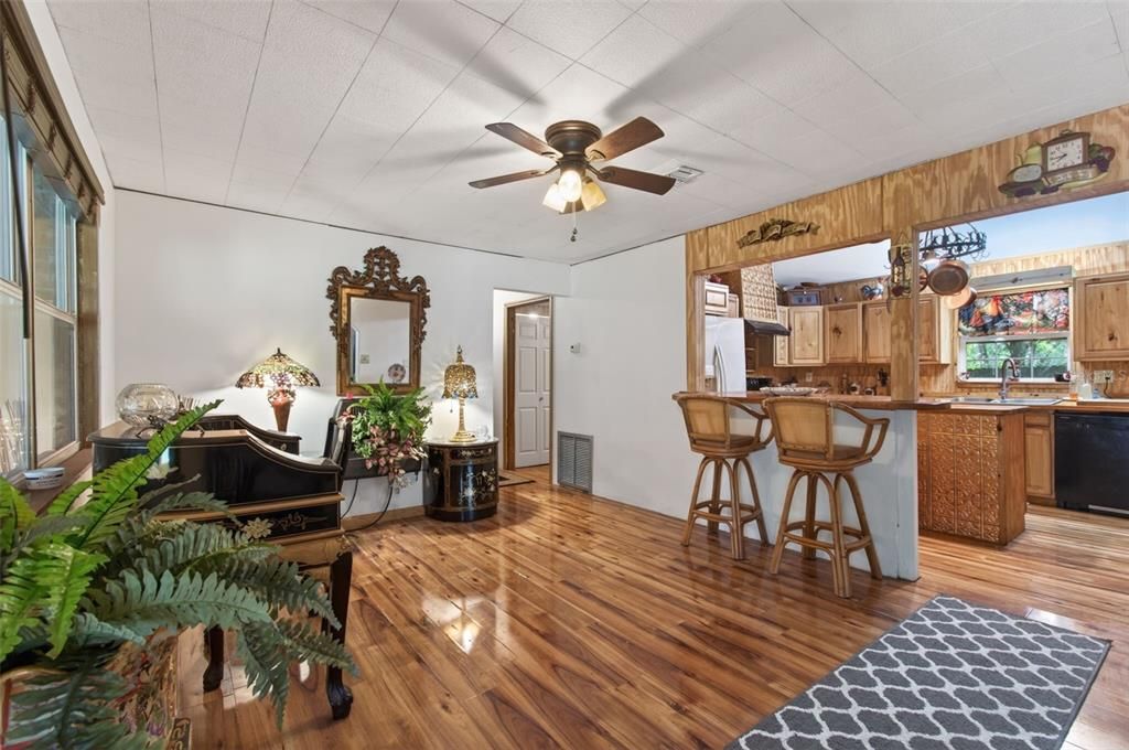 For Sale: $249,500 (3 beds, 2 baths, 1797 Square Feet)