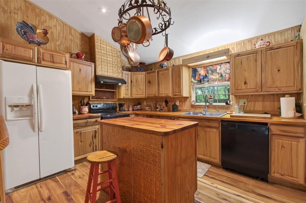 For Sale: $249,500 (3 beds, 2 baths, 1797 Square Feet)