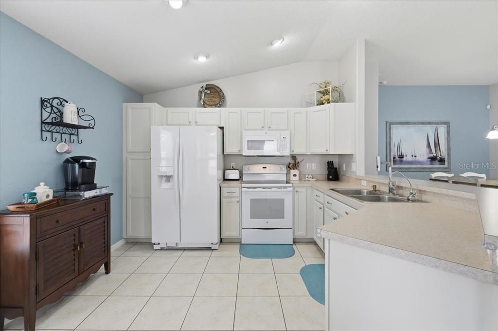 For Sale: $335,000 (4 beds, 2 baths, 1766 Square Feet)