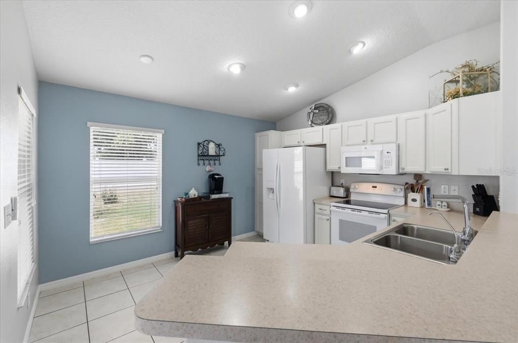 For Sale: $335,000 (4 beds, 2 baths, 1766 Square Feet)