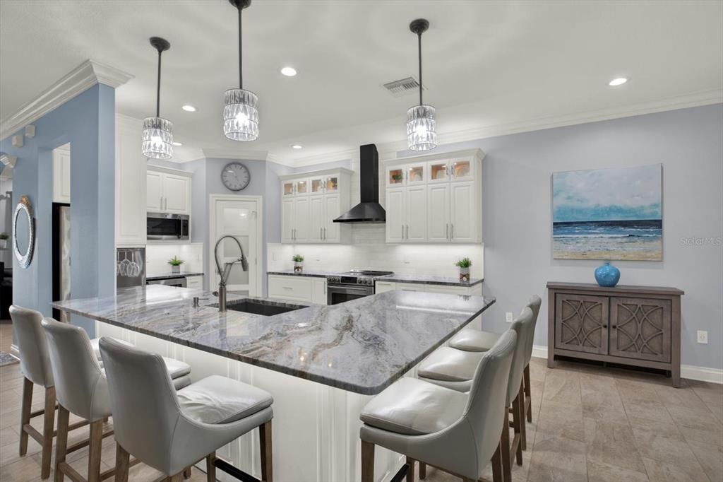 Activo con contrato: $825,000 (4 camas, 3 baños, 3152 Pies cuadrados)