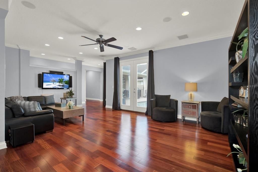 Activo con contrato: $825,000 (4 camas, 3 baños, 3152 Pies cuadrados)