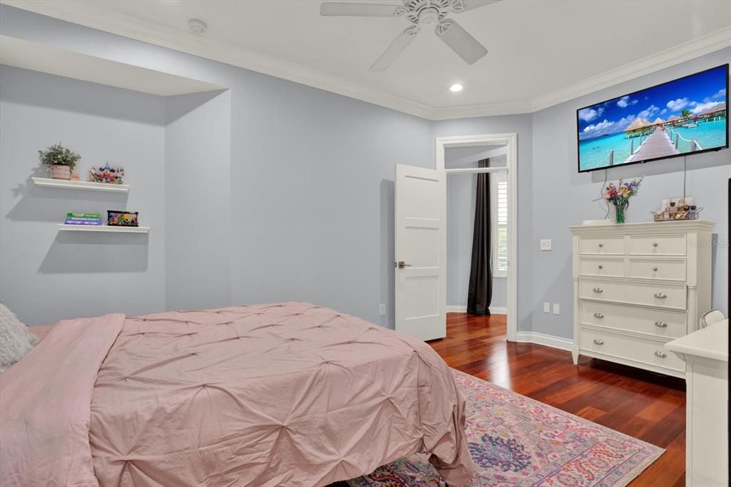 Activo con contrato: $825,000 (4 camas, 3 baños, 3152 Pies cuadrados)