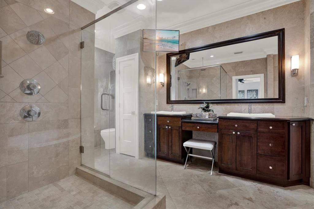 Activo con contrato: $825,000 (4 camas, 3 baños, 3152 Pies cuadrados)