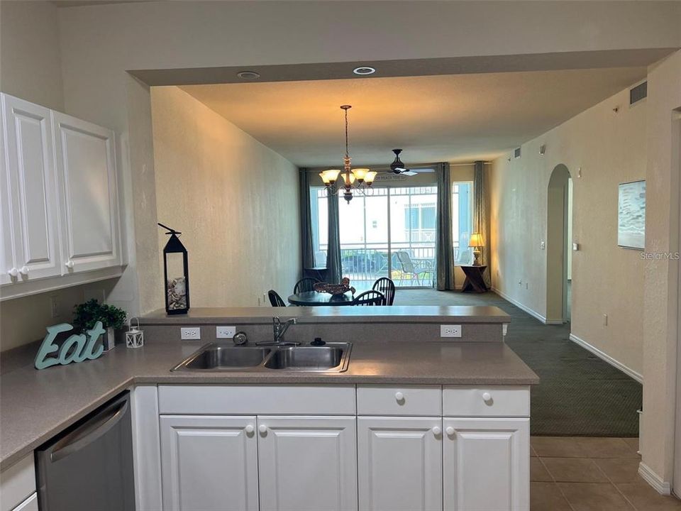 For Rent: $2,600 (3 beds, 2 baths, 1759 Square Feet)