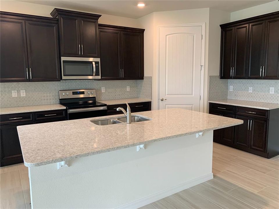 For Rent: $2,395 (4 beds, 2 baths, 2034 Square Feet)