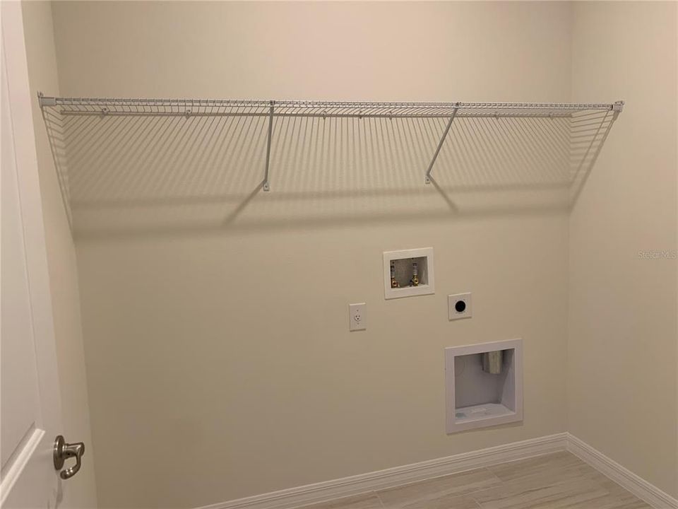 For Rent: $2,395 (4 beds, 2 baths, 2034 Square Feet)