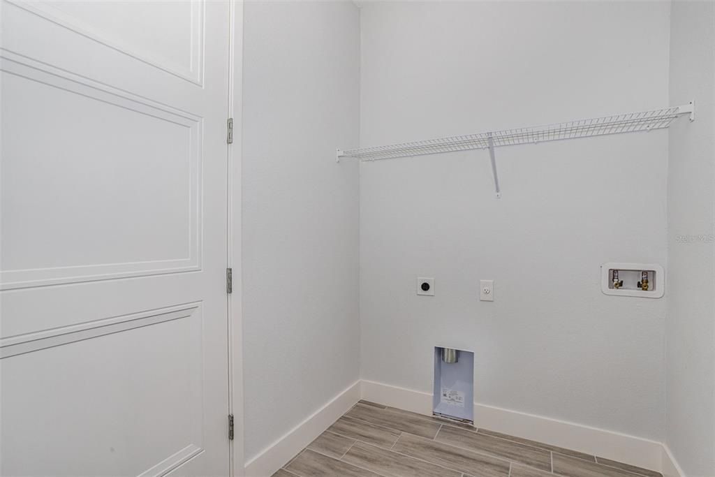 For Rent: $2,200 (3 beds, 2 baths, 1400 Square Feet)