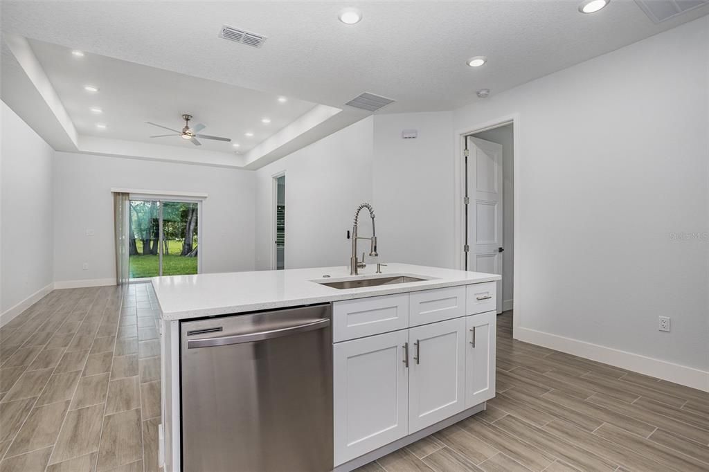 For Rent: $2,200 (3 beds, 2 baths, 1400 Square Feet)