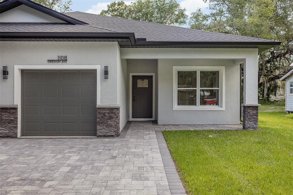 For Rent: $2,200 (3 beds, 2 baths, 1400 Square Feet)